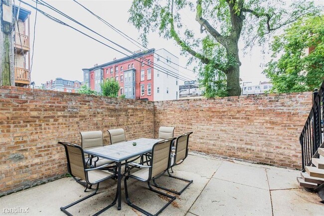 Building Photo - 2015 N Bissell St