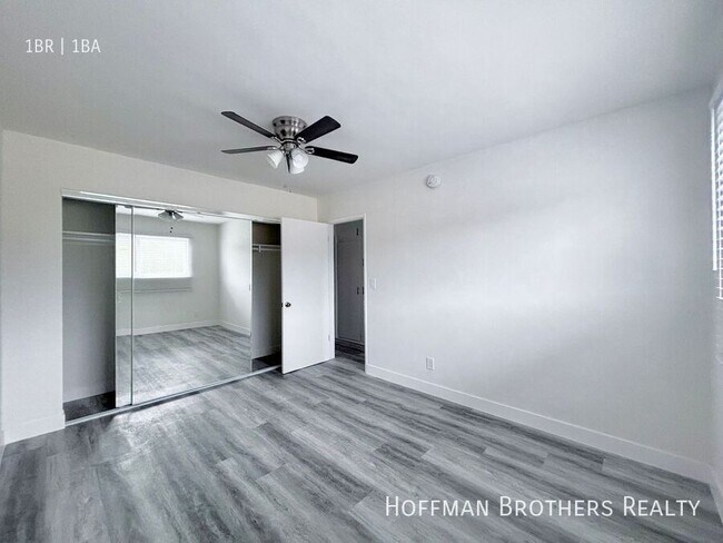 Foto del edificio - 1052 Browning Blvd