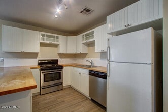 Building Photo - 1324 W 11th St