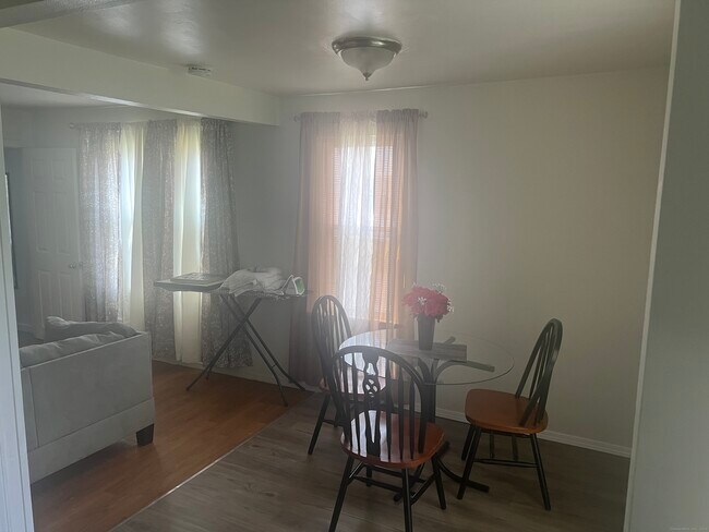 Foto del edificio - 24-26-26 Judson Ave