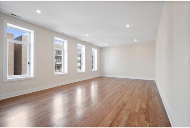 Foto del edificio - 1839 W Irving Park Rd