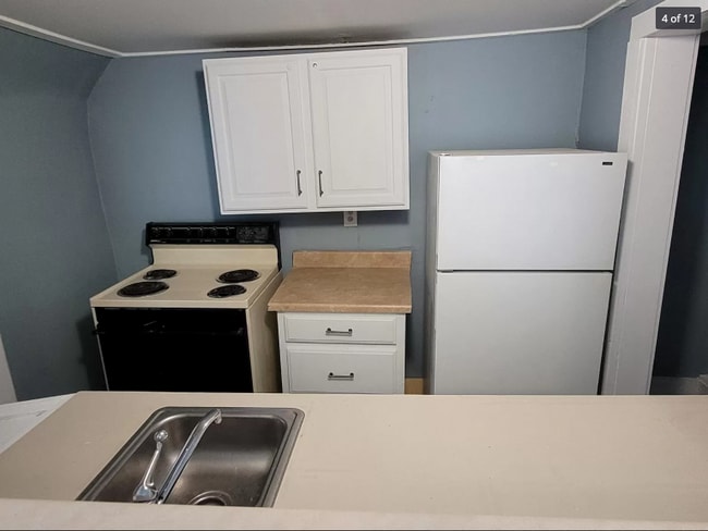 kitchen1 - 1755 W Morris St