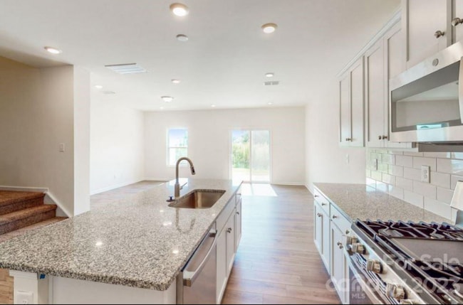 Building Photo - 5211 Maynard Hl Dr