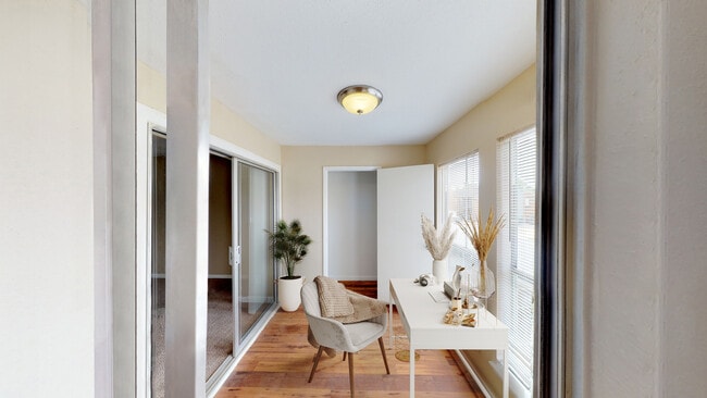 Building Photo - Venetian Apartamentos Houston