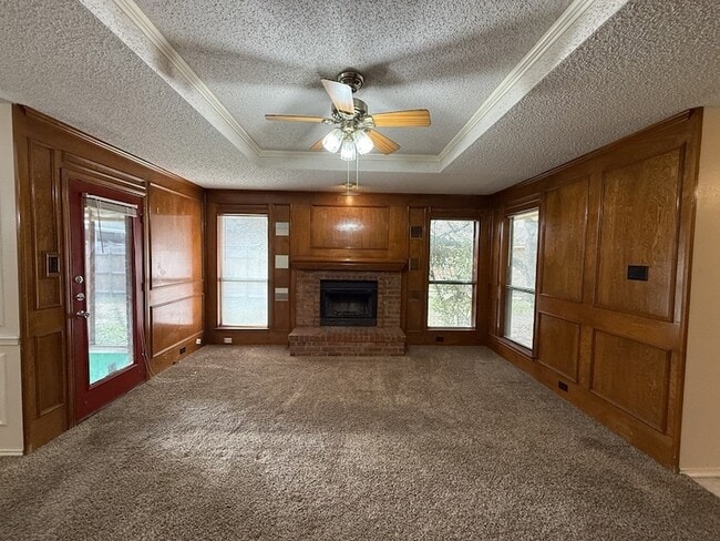 Building Photo - 816 Summit Dr