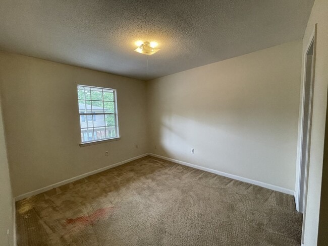 Building Photo - Apartment For Rent