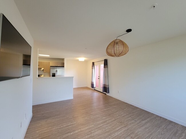 Building Photo - Downstairs North Kihei Condo