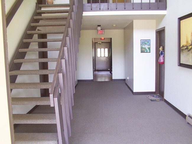 Foto del edificio - 402 E Cedar St