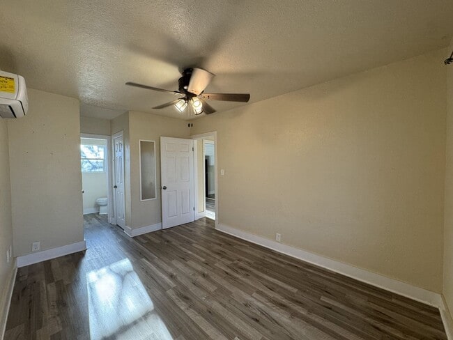 Foto del edificio - 2 BD APT with water & electricity paid