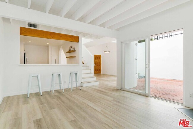 Foto del edificio - 29221 Heathercliff Rd