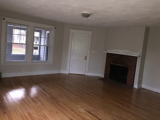 Building Photo - 16 Hanscom Ave