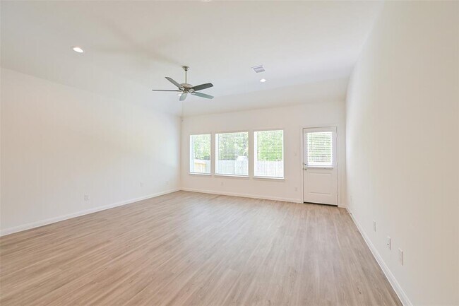 Foto del edificio - 3923 Sugardale St