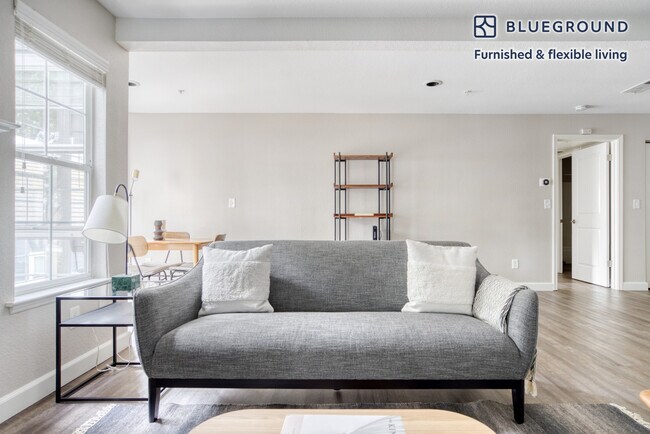 Foto del edificio - 355 N Wolfe Rd