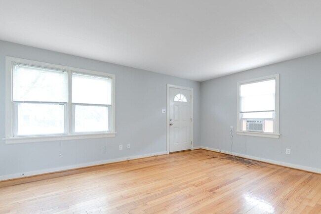 Building Photo - Charming Cape in Richmond