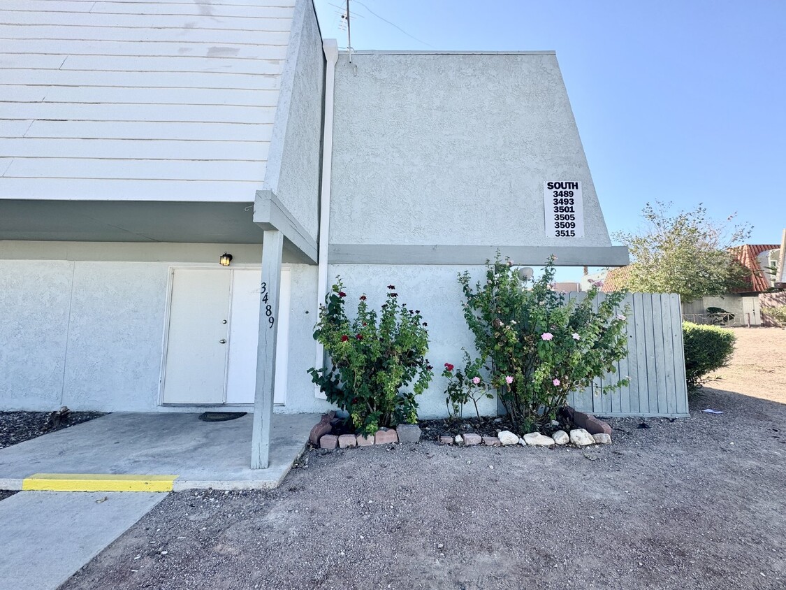 Foto principal - Spacious 2-Bed, 2-Bath Townhome for Rent w...