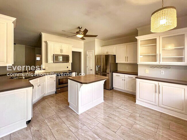 Foto del edificio - 2411 Stoney Creek Dr