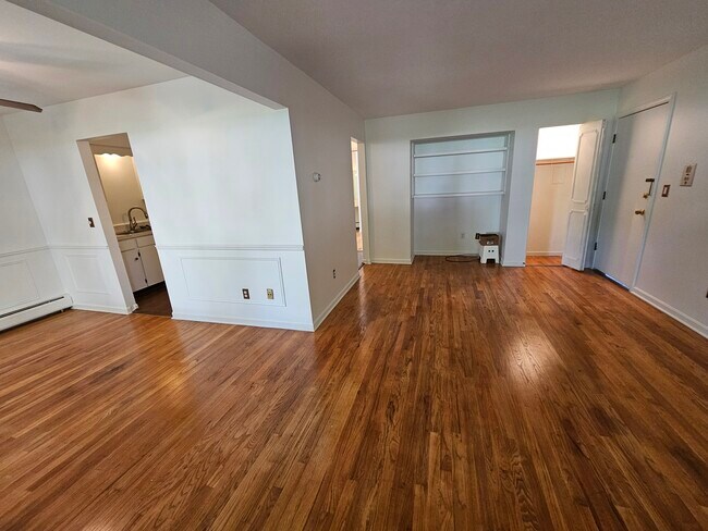 Foto del edificio - 4099 Telegraph Rd