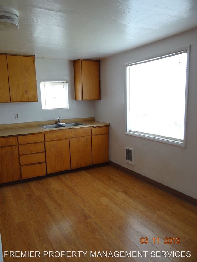 Building Photo - 420 26th St