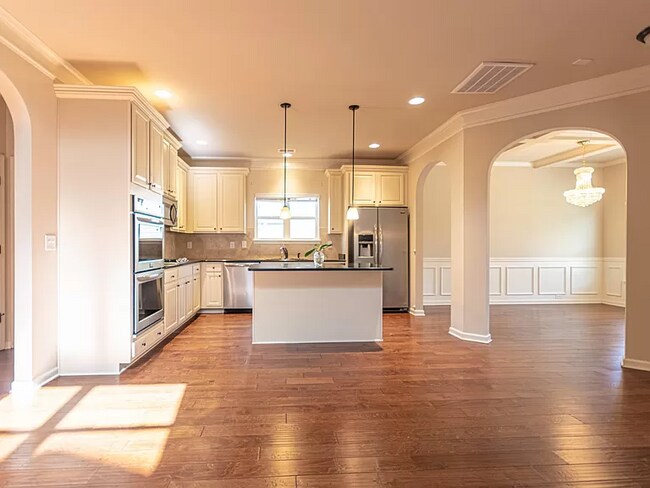 Foto del edificio - 198 Heatherwood Ln