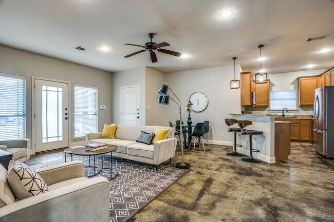 Foto del edificio - 3125 Waits Ave