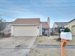 Building Photo - 11842 Spring Grove Dr