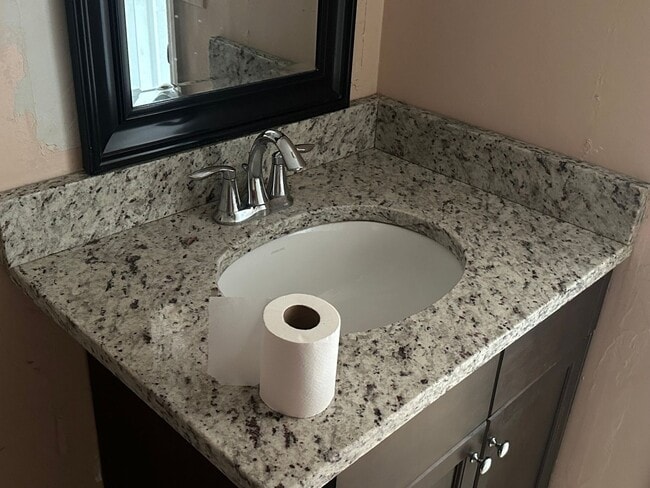 Building Photo - 2 Bedroom Duplex in Lake Worth
