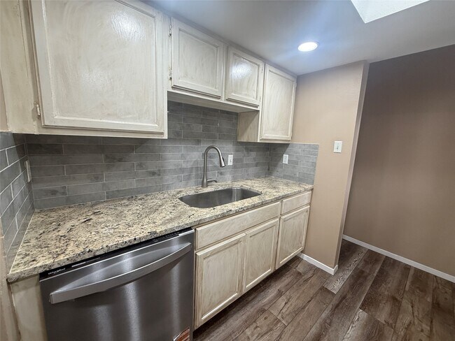 Foto del edificio - 14777 Wunderlich Dr