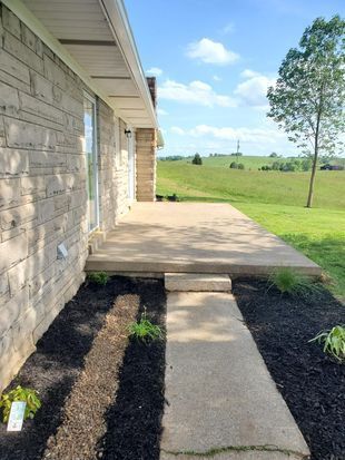 Foto del edificio - 4891 Randolph Summer Shade Rd