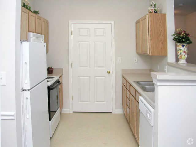 Kitchen - Gateway Crossing Apartments