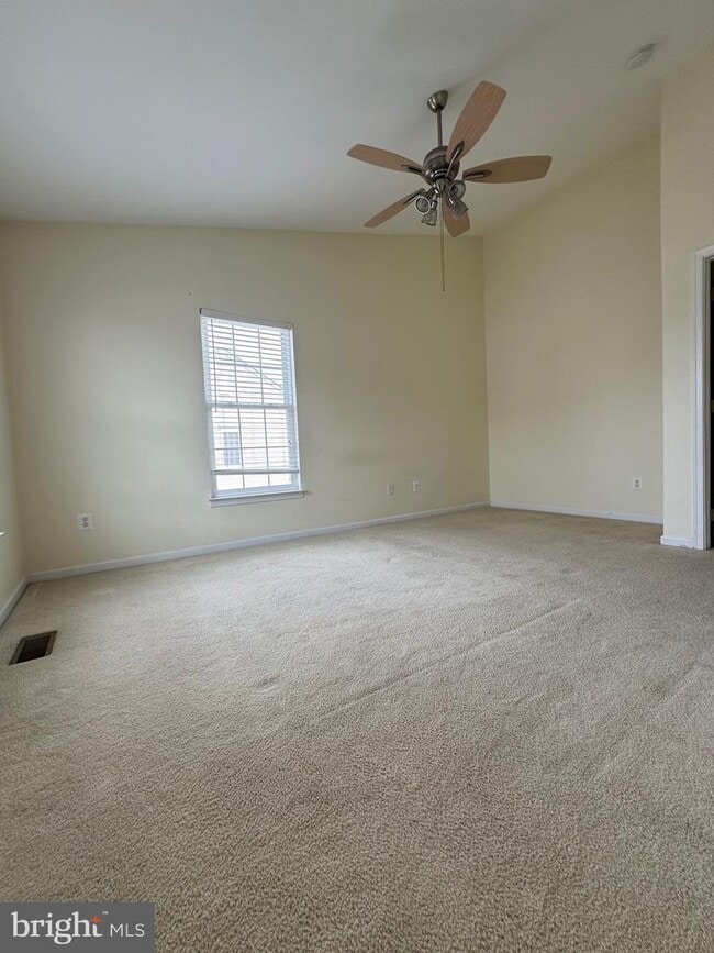 Foto del edificio - 42800 Sykes Terrace