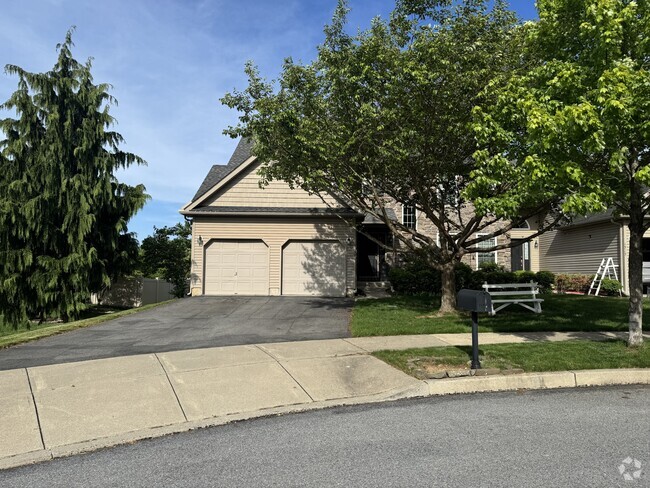FRONT OF HOUSE - 1537 Abigail Ln