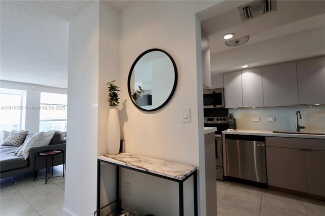 Building Photo - 20505 E Country Club Dr