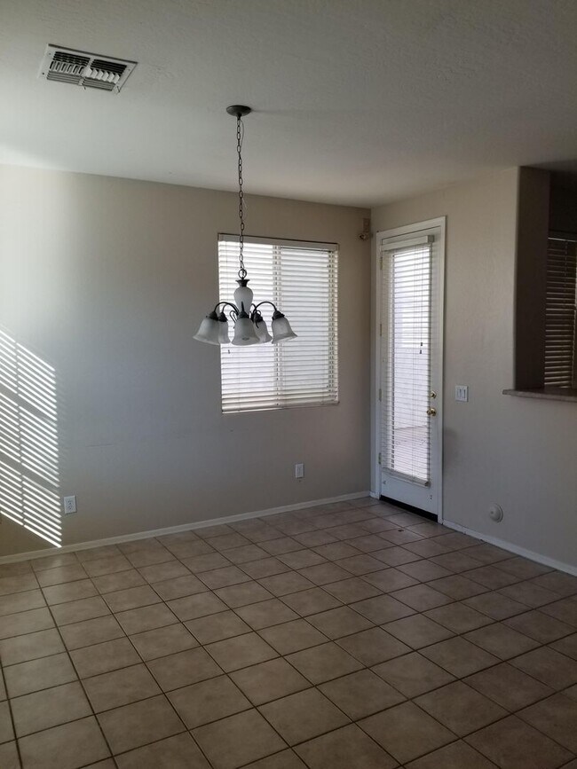 Foto del edificio - Spacious 3BD Home Near Downtown Phoenix & Major Freeways