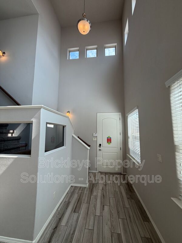 Foto del edificio - 7420 Tangerine Ct NE
