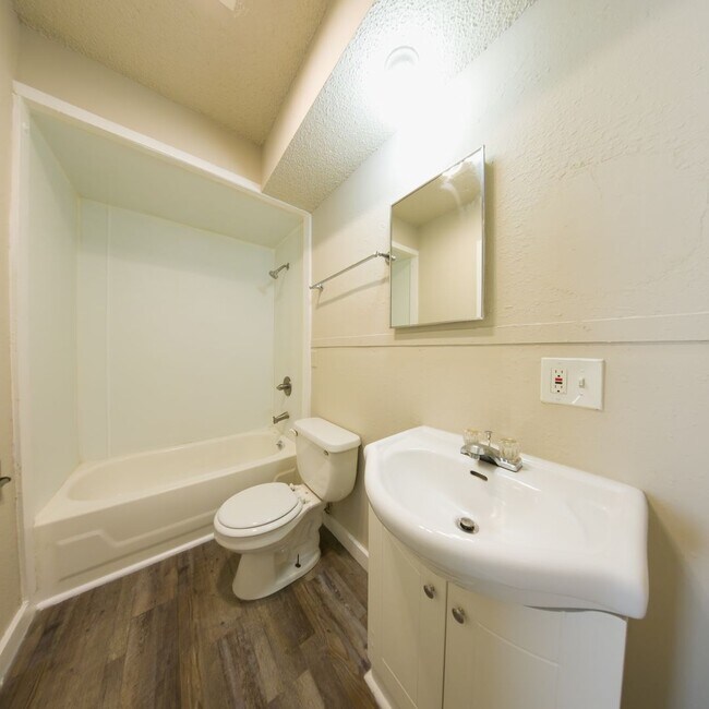 Foto del edificio - Updated 2 bedroom 1 bathroom home