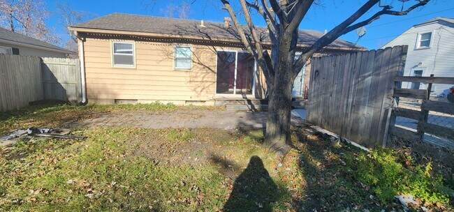 Foto del edificio - 3/4 bed 2 bath home