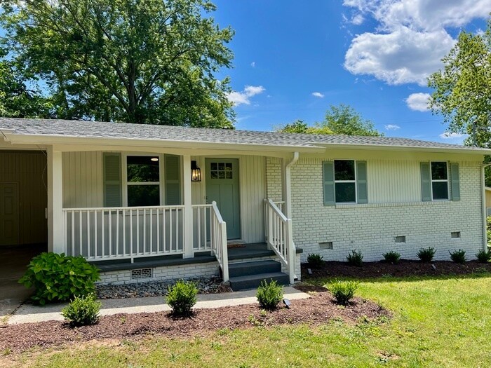 Primary Photo - Beautiful Craftsman home in Smyrna