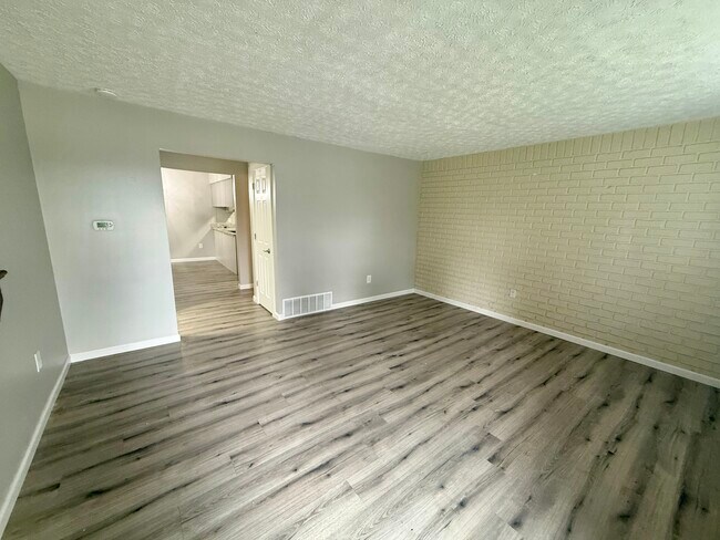 Foto del edificio - 5584 Chatford Dr