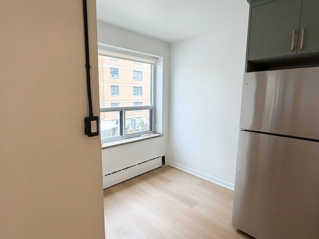 Photo du bâtiment - 420 Eglinton Ave E