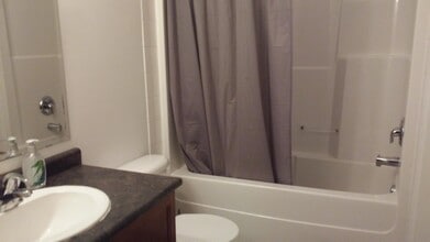 Building Photo - 9310-9393 93 St