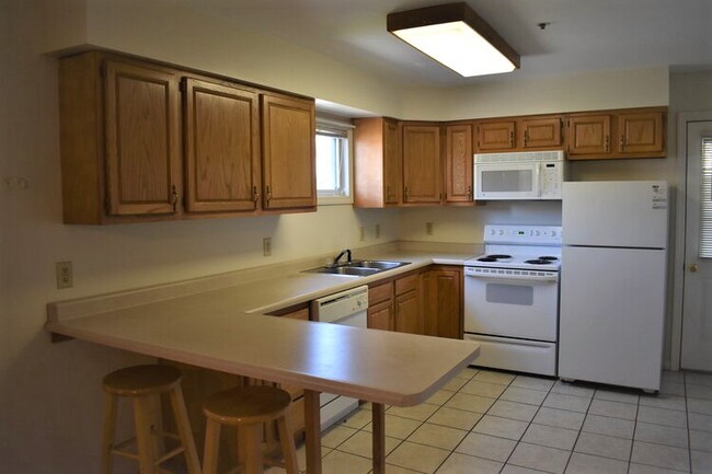 Kitchen - 966 Valley View Ave