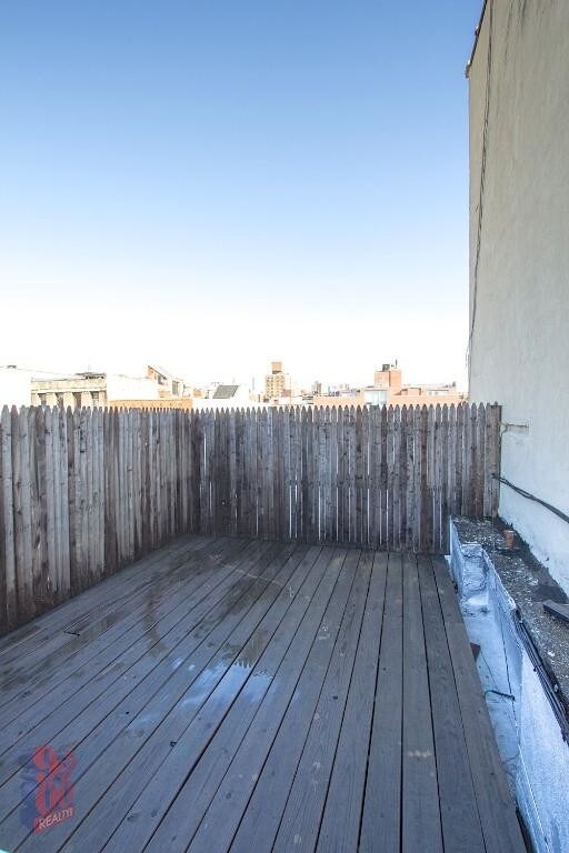 Primary Photo - 380 E 10th St