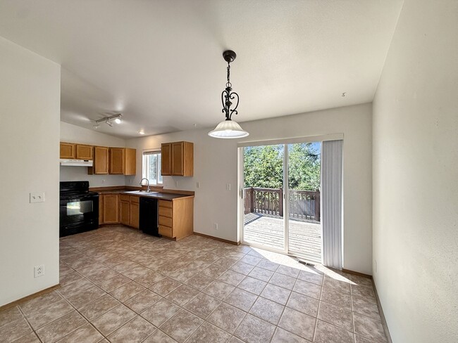 Building Photo - 2565 N Stagecoach Dr