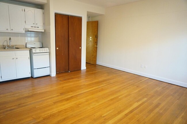 Building Photo - 164 North Beacon St