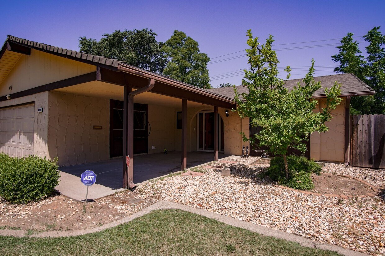 Primary Photo - Spacious 4BR/2BA Family Home Near Top Schools