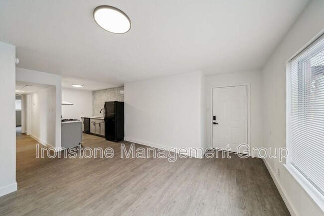 Foto del edificio - 4523 E 31st St