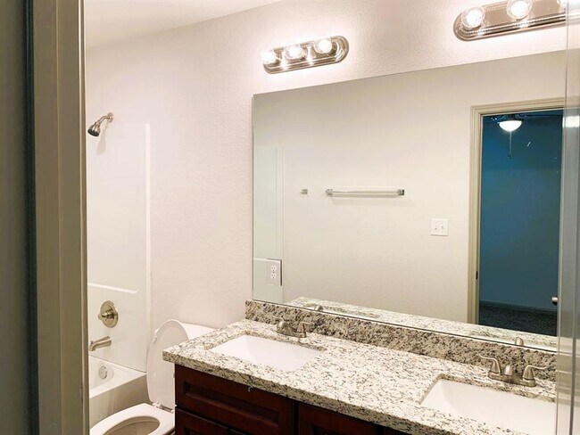 Foto del edificio - 618-626 Magnolia Bend