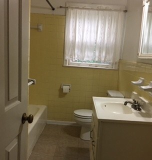 Building Photo - 645 Belvoir Heights