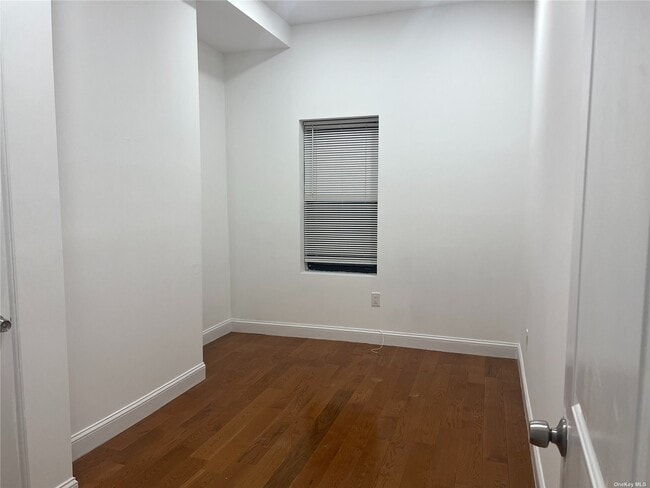 Building Photo - 583 Evergreen Ave