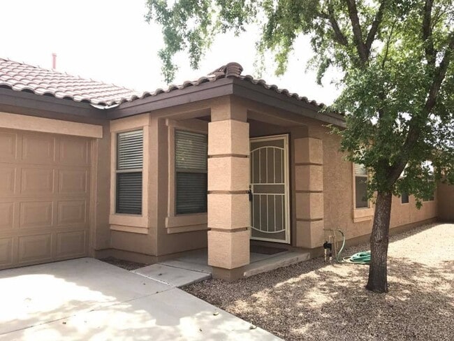 Building Photo - 3-bedroom, 2-bath on oversized lot